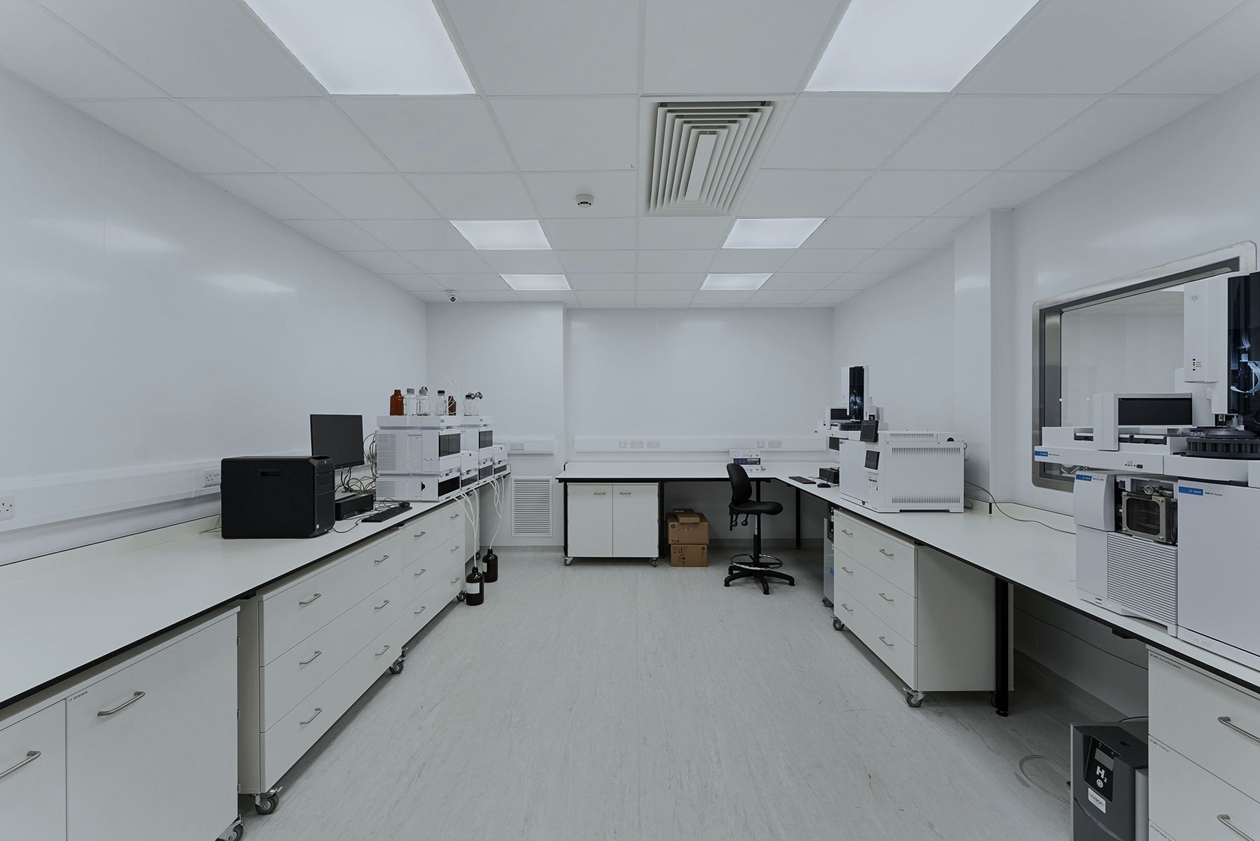 GMP cleanroom laboratories, Spalding, Lincolnshire